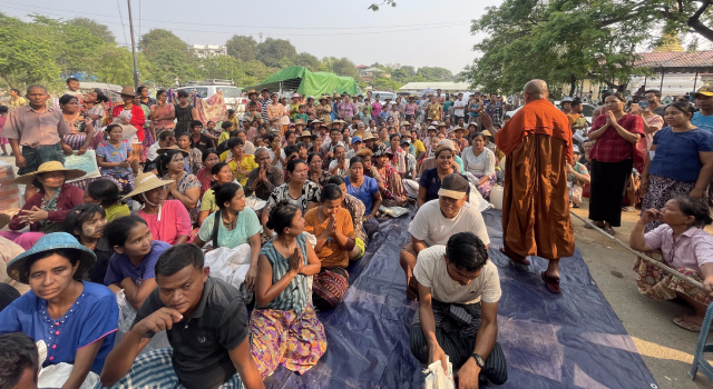 စစ်ဘေးရှောင်များအား ကူညီထောက်ပံ့ခြင်း